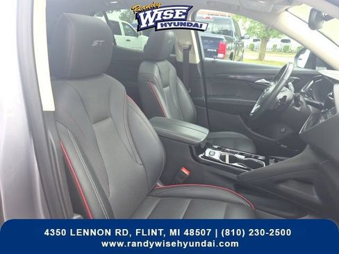 Used 2022 Buick Envision Essence w/ Technology Package I FWD image 22
