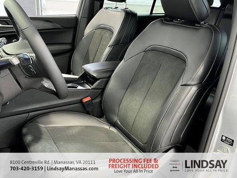 New 2025 Jeep Grand Cherokee Altitude image 23