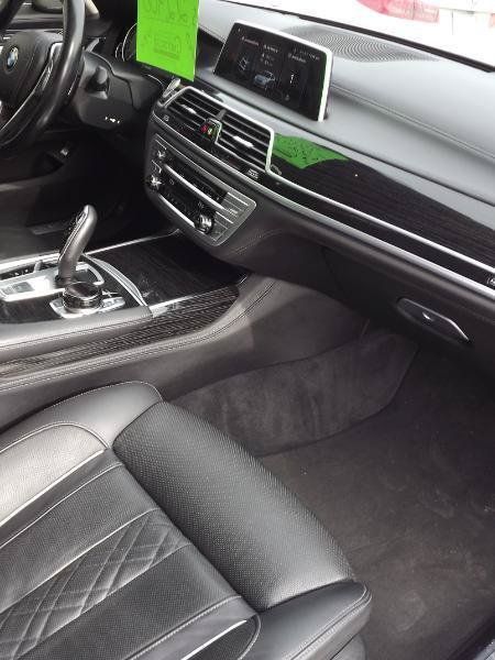Used 2018 BMW 750i xDrive AWD/4WD image 37