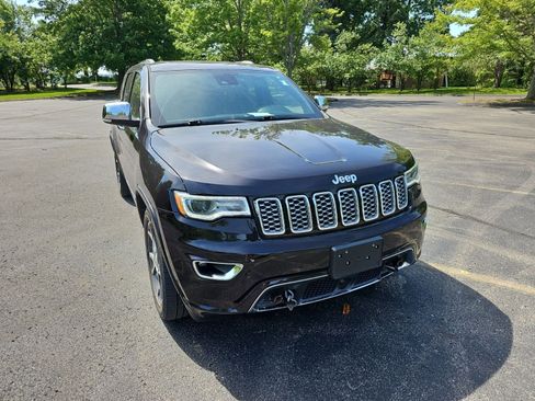 Used 2019 Jeep Grand Cherokee Overland AWD/4WD image 8
