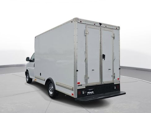 Used 2018 Chevrolet Express 3500 w/ Driver Convenience Package image 7