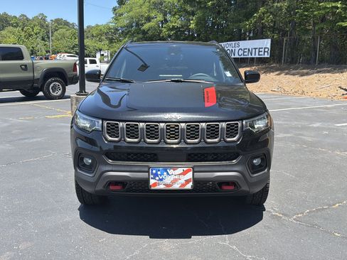Used 2024 Jeep Compass Trailhawk AWD/4WD image 2