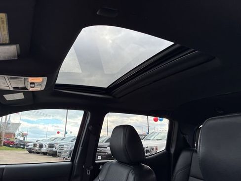 Used 2019 Toyota Tacoma TRD Sport image 38