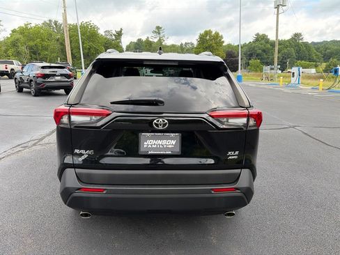 Used 2023 Toyota RAV4 XLE AWD/4WD image 9