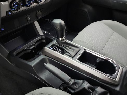 Used 2017 Toyota Tacoma SR5 w/ Tow Package RWD image 11