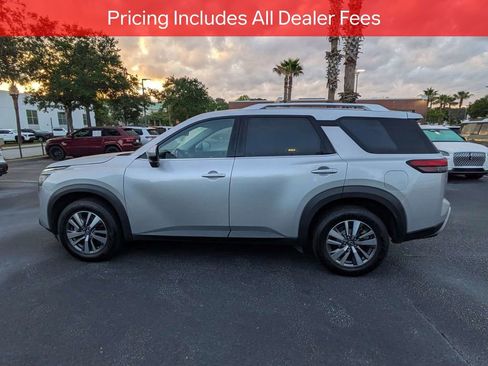 Used 2023 Nissan Pathfinder SL AWD/4WD image 7