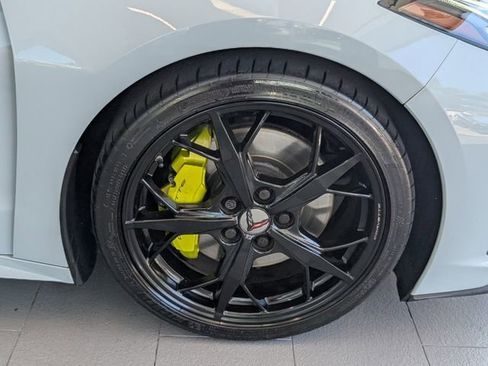 Used 2022 Chevrolet Corvette Stingray Premium Cpe w/ Z51 Performance Package image 13