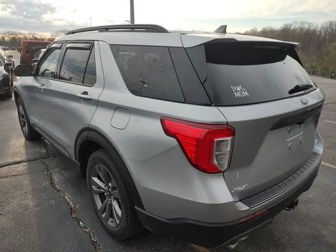 Used 2022 Ford Explorer XLT w/ Equipment Group 202A image 5