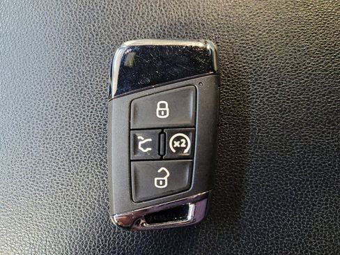 Used 2021 Volkswagen Atlas Cross Sport SEL image 32