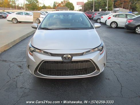 Used 2021 Toyota Corolla LE FWD image 2