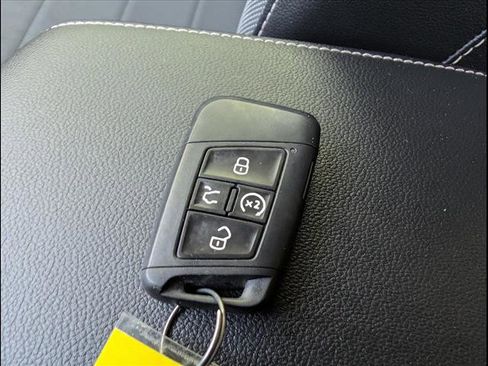 Certified 2022 Volkswagen Taos SE image 40