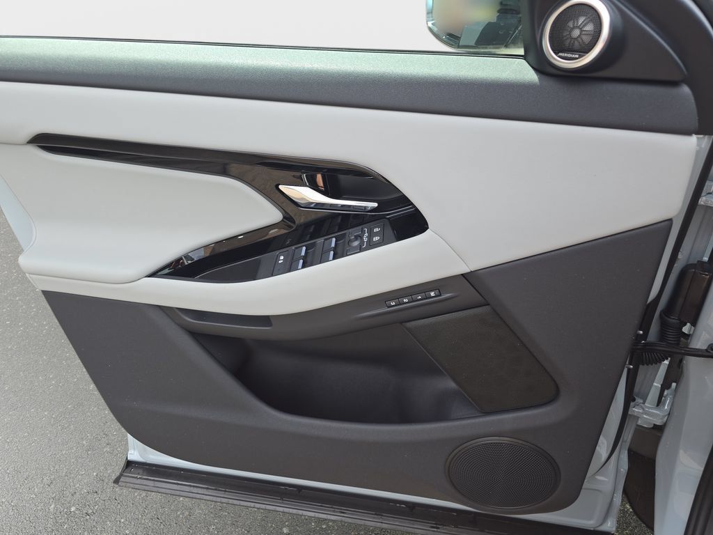 New 2026 Land Rover Range Rover Evoque S AWD/4WD image 19