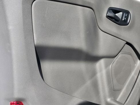 Used 2022 Ford E-Transit Medium Roof image 11