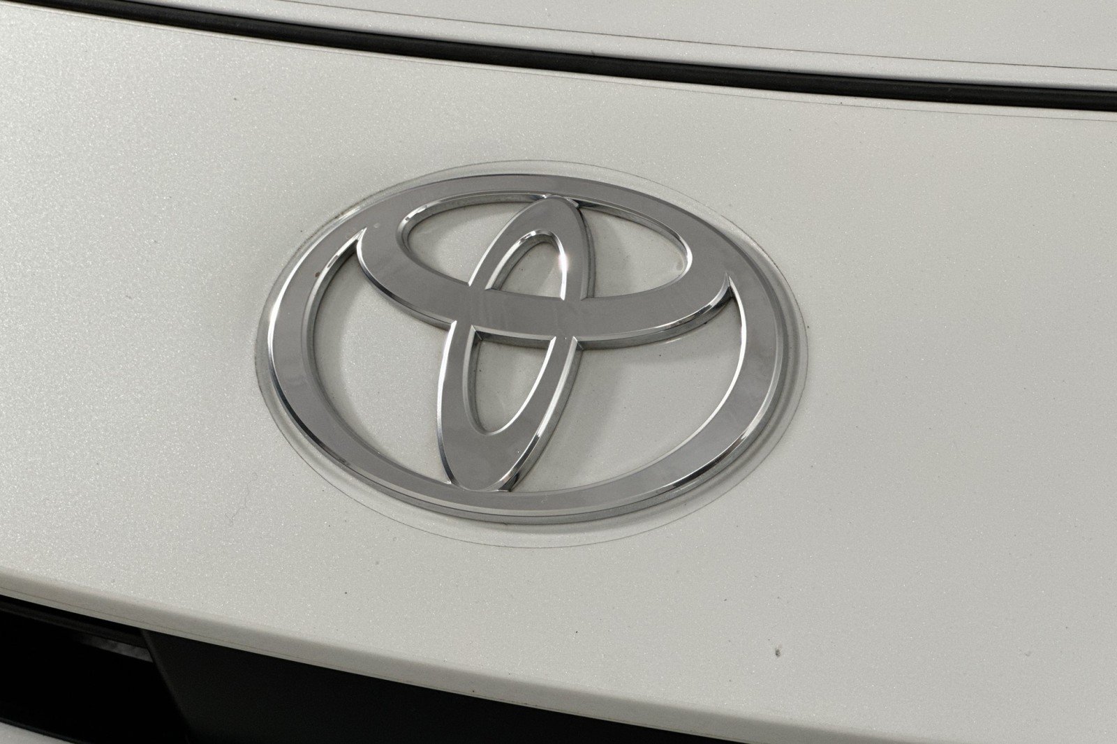 Used 2024 Toyota Prius XLE FWD image 15