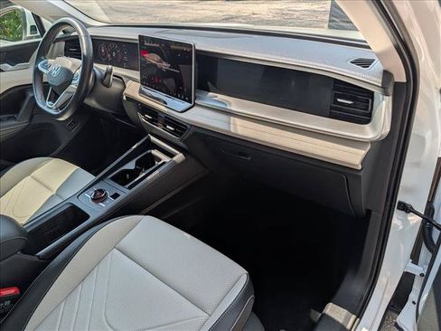 Certified 2025 Volkswagen Tiguan SE AWD/4WD image 13