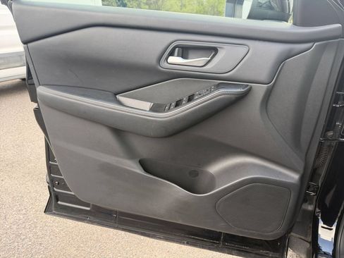 Used 2025 Nissan Rogue SV AWD/4WD image 18