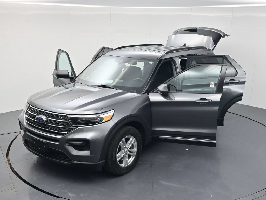 Used 2023 Ford Explorer XLT AWD/4WD image 54