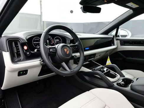 New 2026 Porsche Cayenne E-Hybrid Coupe AWD/4WD image 4