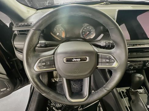 Used 2022 Jeep Compass Latitude w/ Sun and Sound Group AWD/4WD image 11