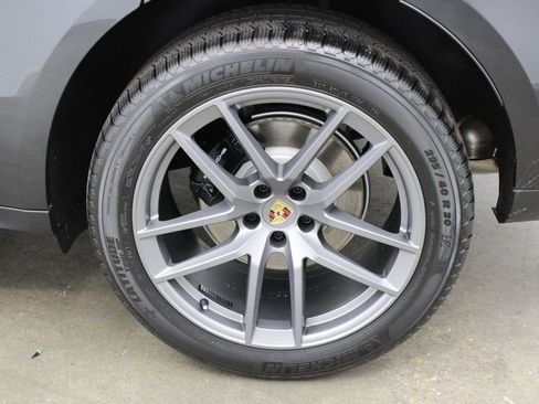 New 2026 Porsche Macan image 14