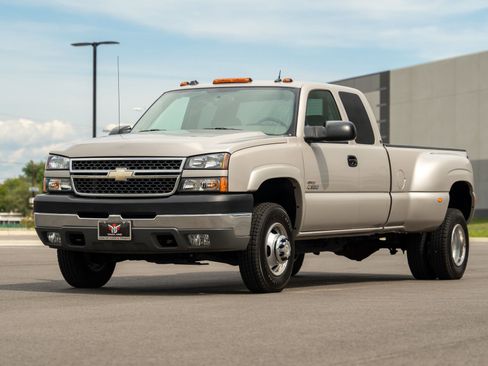 Used 2005 Chevrolet Silverado 3500 LT w/ Heavy-Duty Power Package image 19
