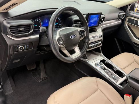 Used 2023 Ford Explorer XLT w/ Equipment Group 202A AWD/4WD image 3