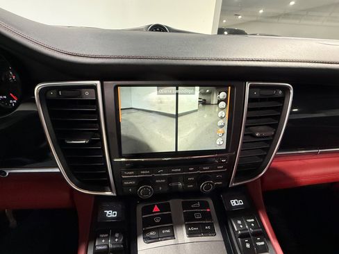 Used 2016 Porsche Panamera 4 image 35