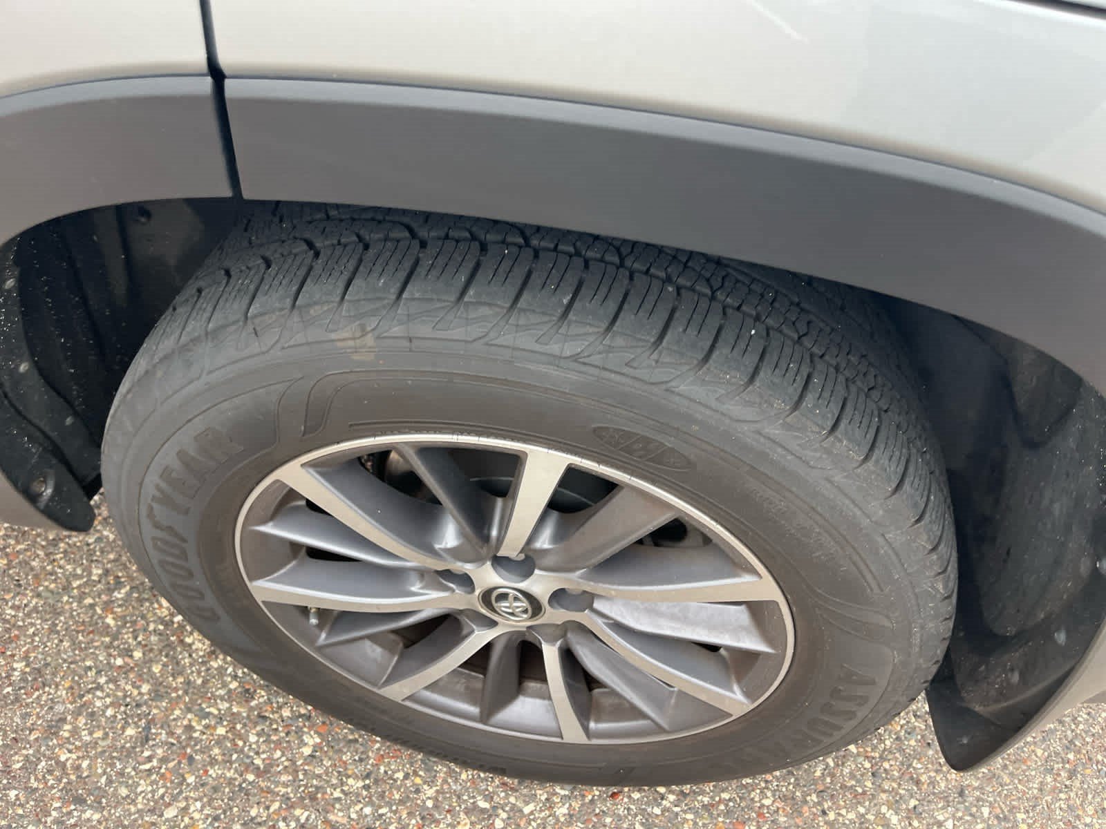 Used 2019 Toyota Highlander XLE AWD/4WD image 8