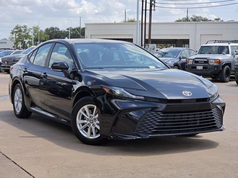 Used 2025 Toyota Camry LE FWD image 2