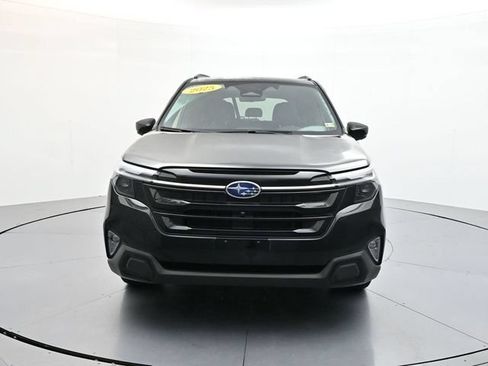 Used 2025 Subaru Forester Touring AWD/4WD image 2