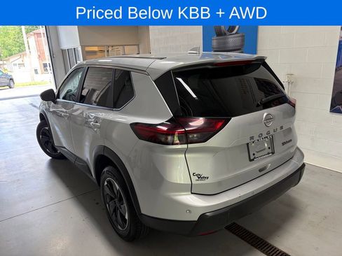 Used 2024 Nissan Rogue SV AWD/4WD image 5