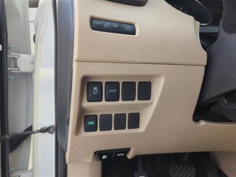 Used 2016 Nissan Rogue SV FWD image 15