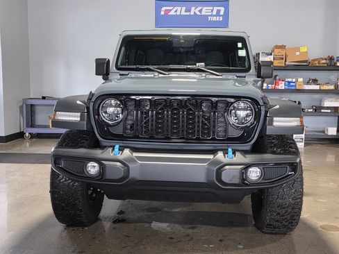 Used 2024 Jeep Wrangler Unlimited AWD/4WD image 2