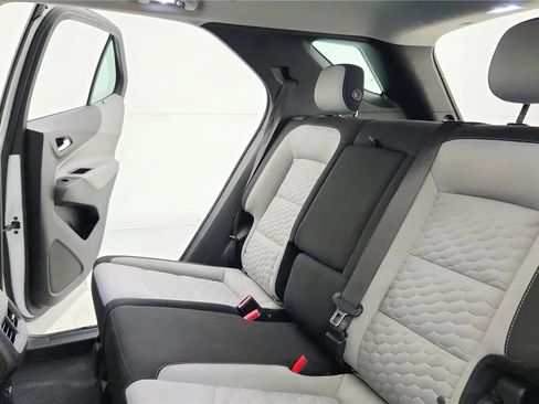 Used 2018 Chevrolet Equinox LS FWD image 30