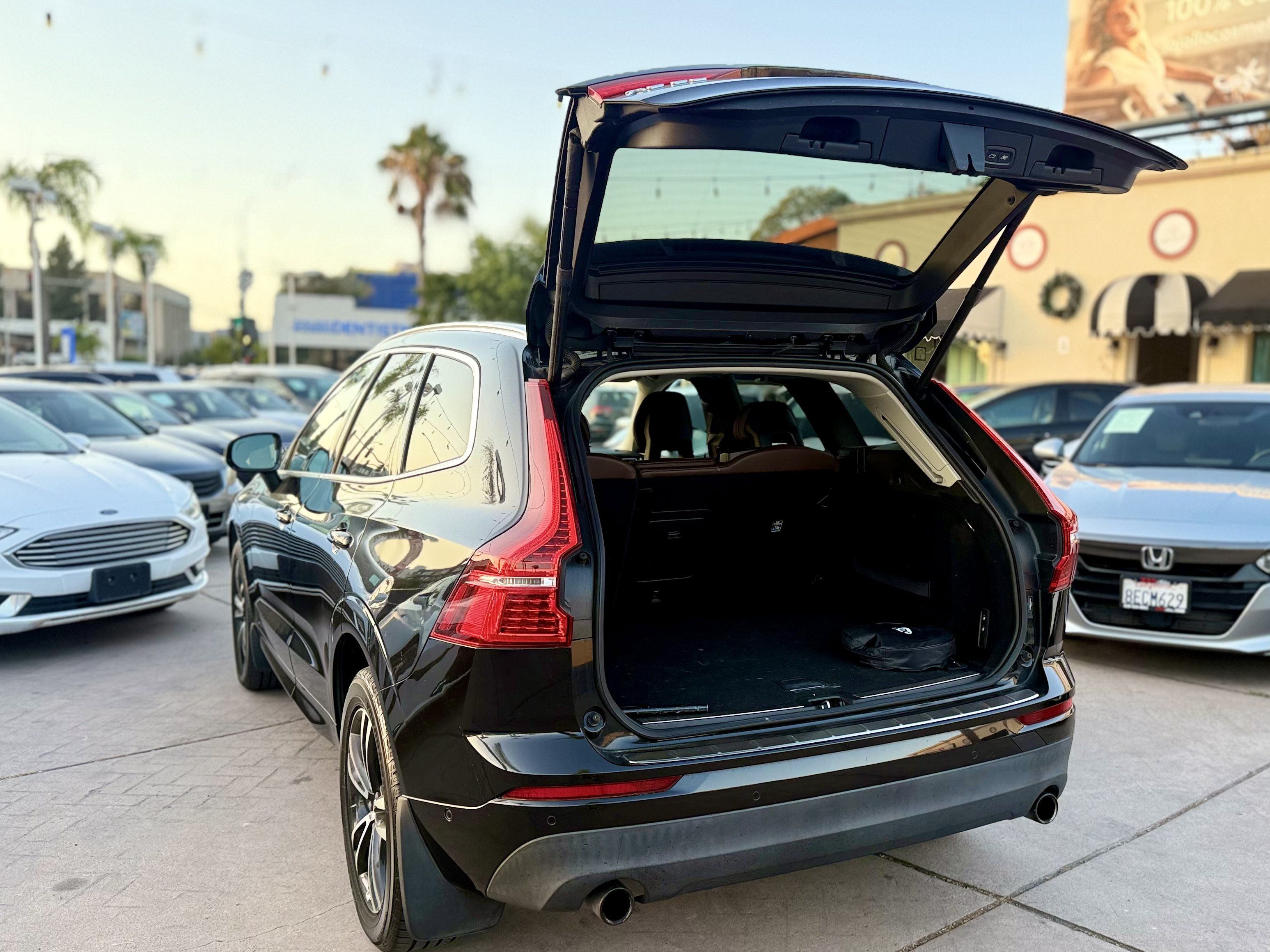 Used 2018 Volvo XC60 T5 Momentum w/ Convenience Package AWD/4WD image 10