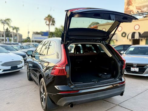 Used 2018 Volvo XC60 T5 Momentum w/ Convenience Package AWD/4WD image 10