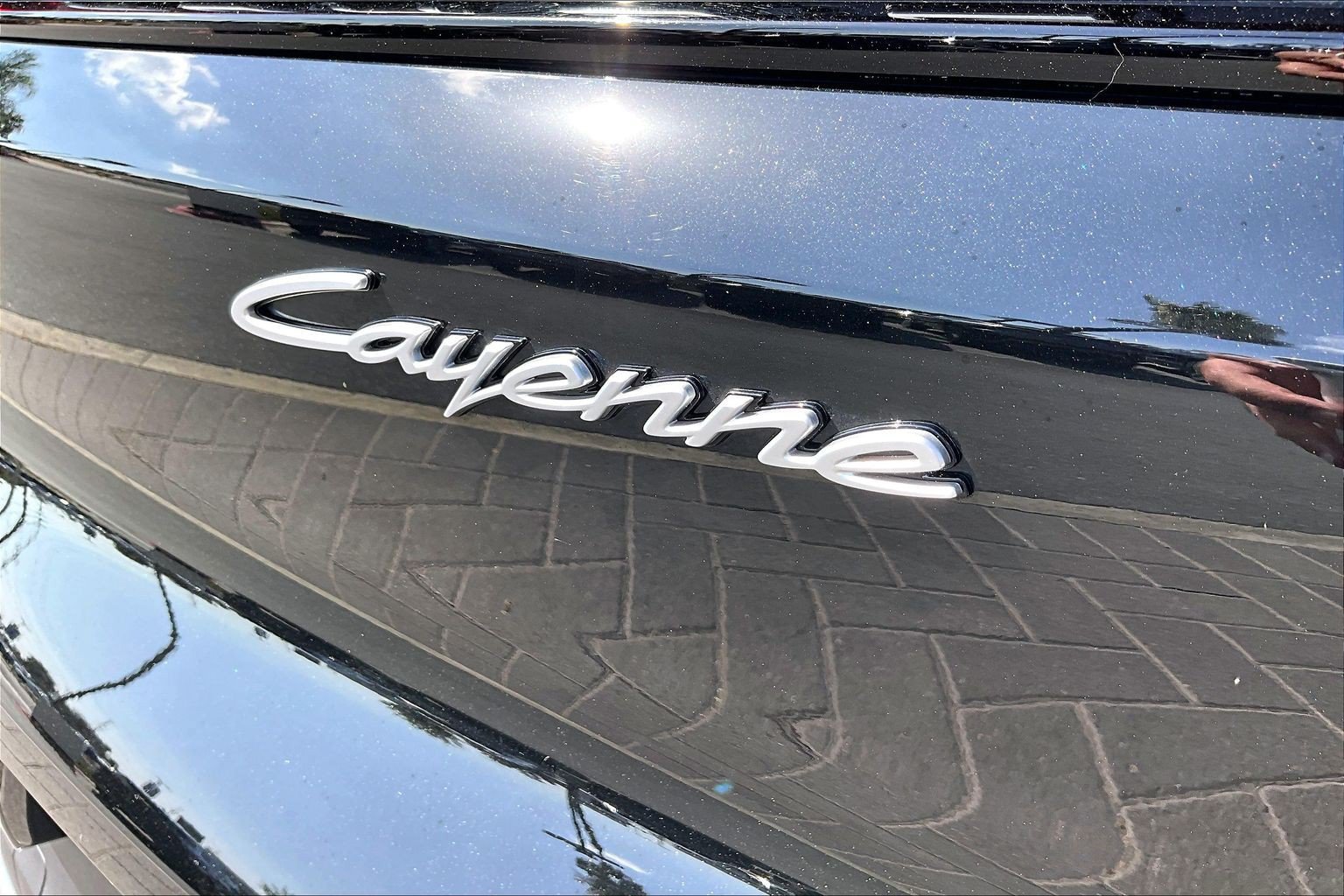 Certified 2025 Porsche Cayenne E-Hybrid Coupe w/ Premium Package Plus AWD/4WD image 8