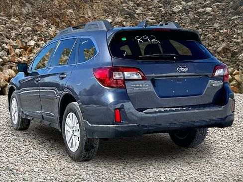 Used 2017 Subaru Outback 2.5i Premium image 11