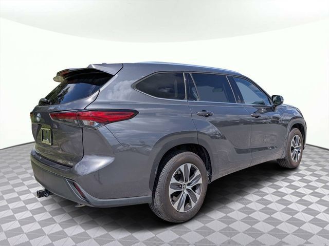 Used 2021 Toyota Highlander XLE FWD image 4