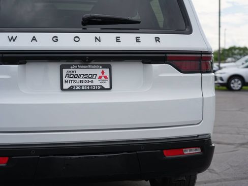 Used 2024 Jeep Wagoneer Series II AWD/4WD image 10
