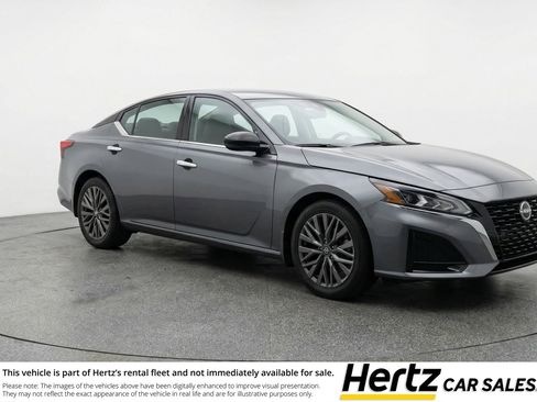 Used 2025 Nissan Altima 2.5 SV FWD image 1