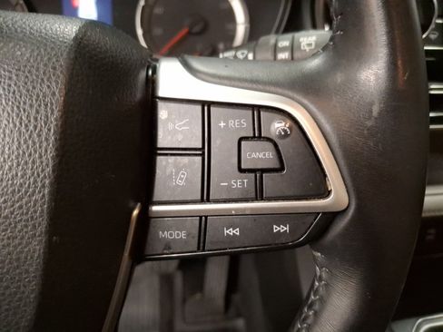 Used 2022 Toyota Highlander LE image 20