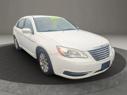 Used 2014 Chrysler 200 Touring image 4