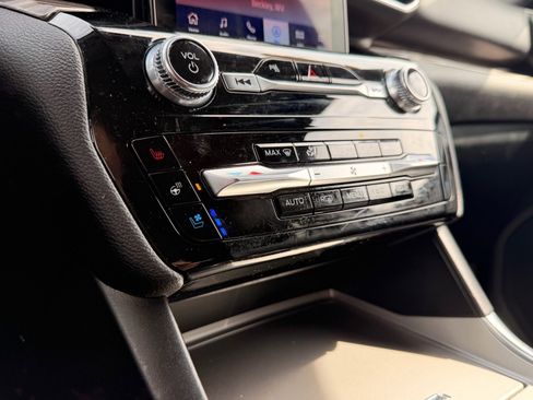 Used 2023 Ford Explorer Limited w/ Limited Technology Package image 21