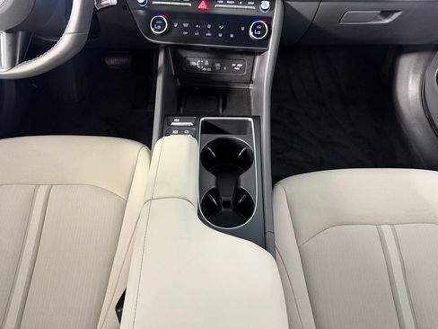Used 2025 Hyundai Sonata SEL FWD image 17