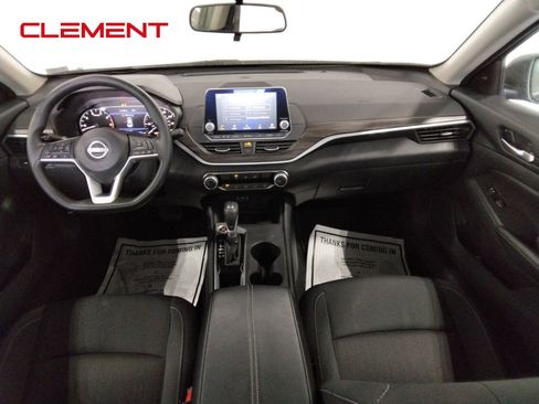 Used 2025 Nissan Altima 2.5 SV image 32