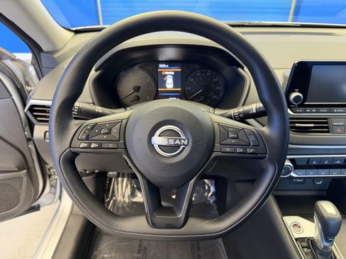 Used 2023 Nissan Altima 2.5 S FWD image 13