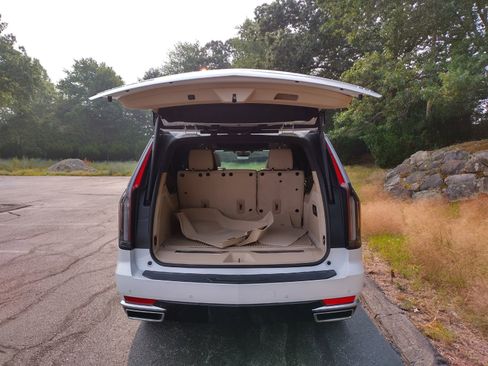 Certified 2024 Cadillac Escalade ESV Premium Luxury image 26