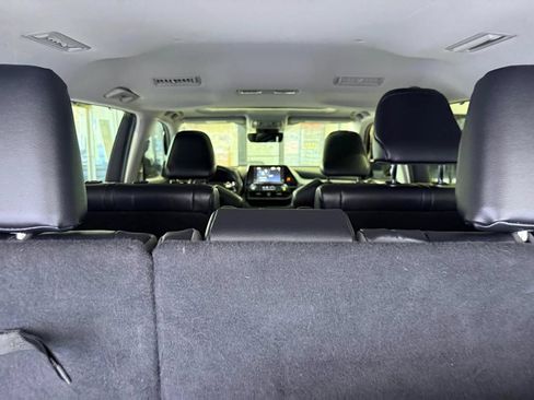 Used 2022 Toyota Highlander XLE AWD/4WD image 45