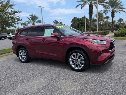 Certified 2024 Toyota Highlander Limited FWD image 1